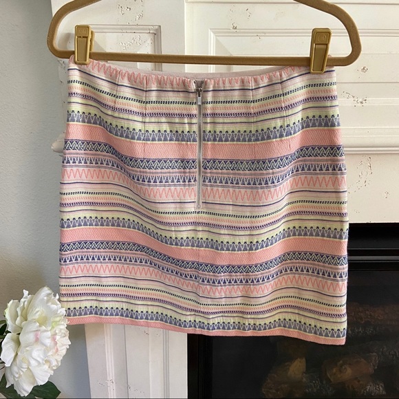 LOFT Textured Skirt Pink Tribal Pattern, Sz 8 - Picture 4 of 6
